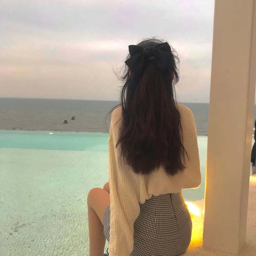 驼背人与舞女